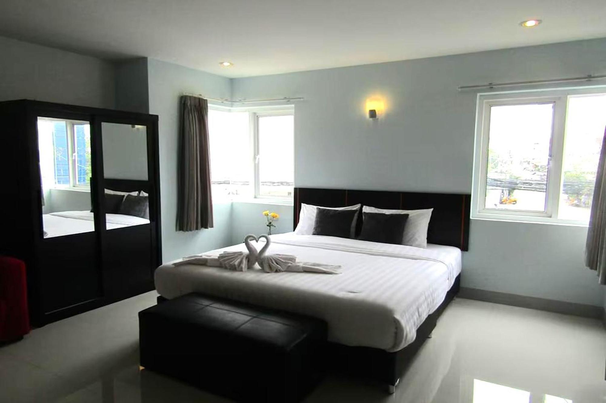 La Viva Hotel Buriram Bagian luar foto