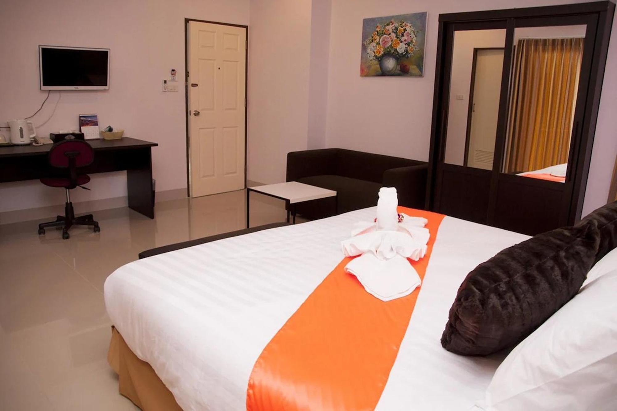 La Viva Hotel Buriram Bagian luar foto