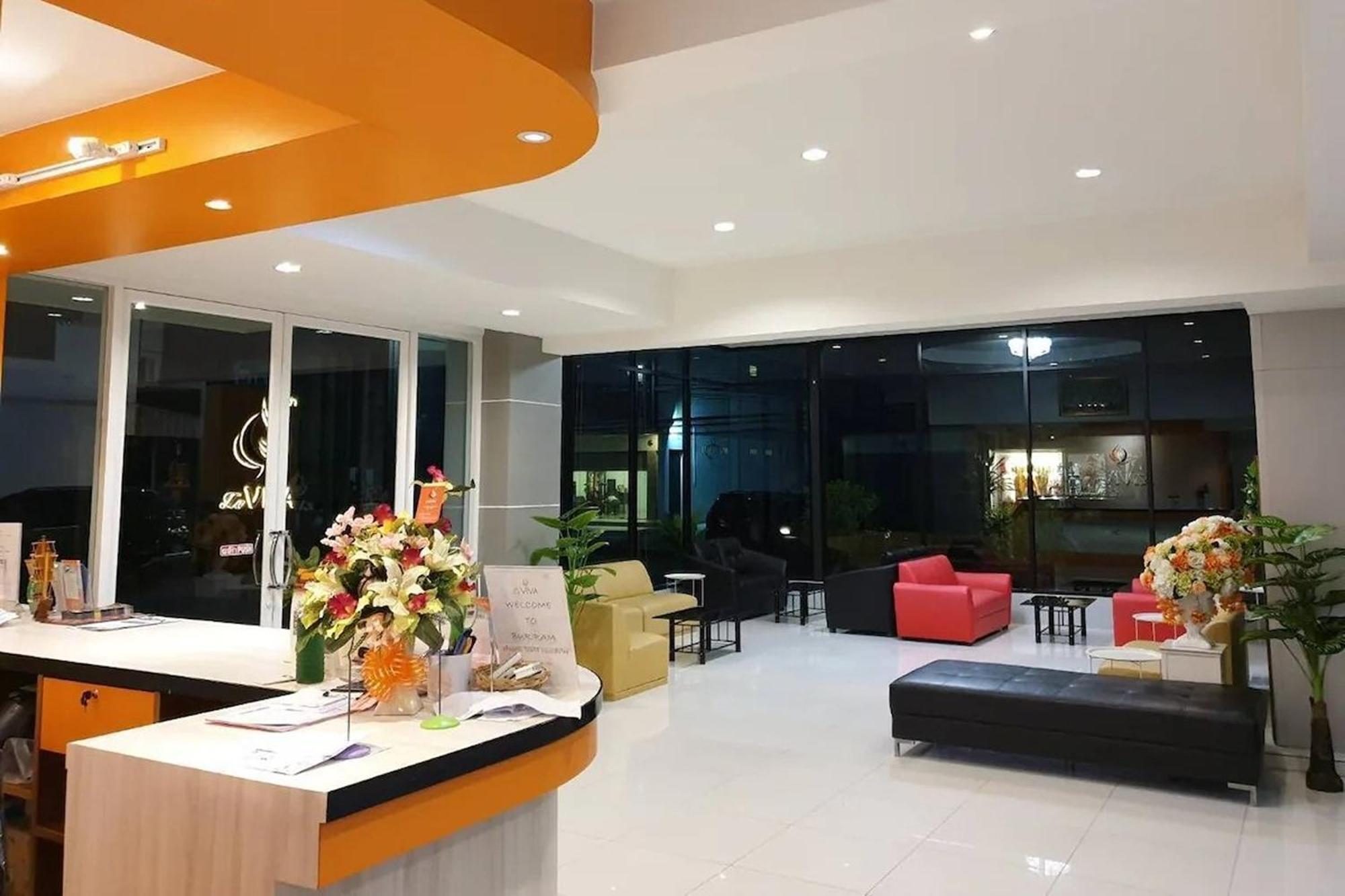La Viva Hotel Buriram Bagian luar foto