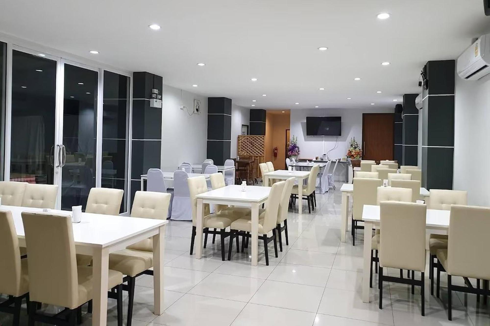 La Viva Hotel Buriram Bagian luar foto